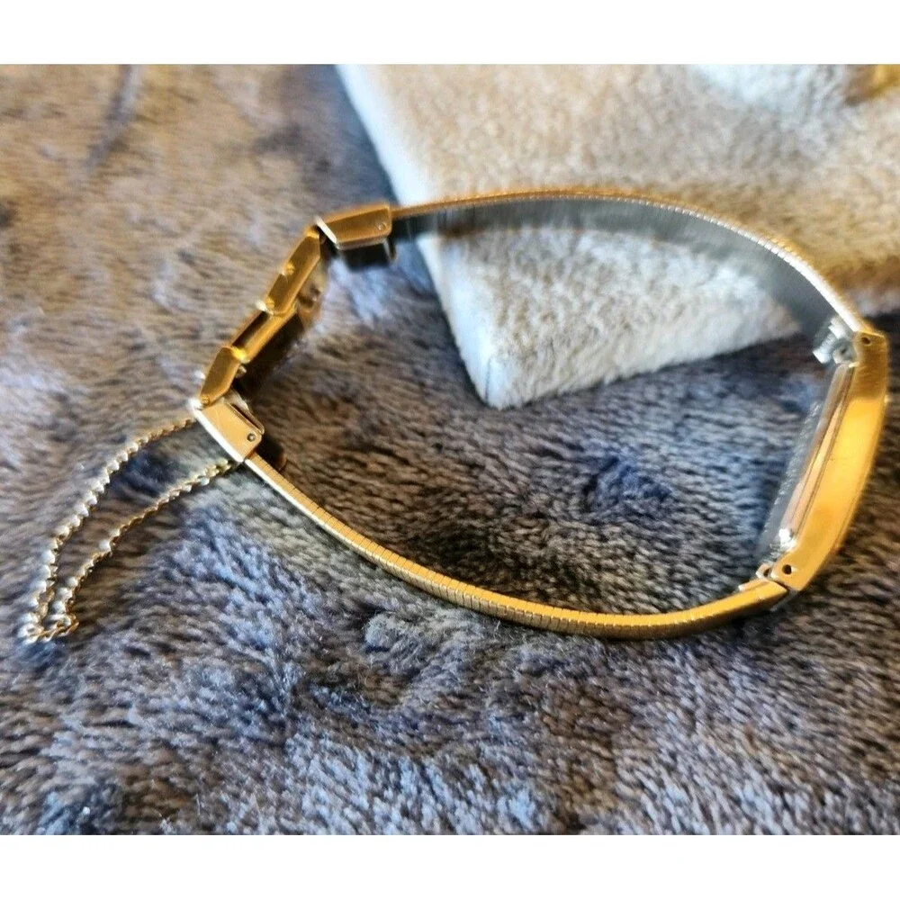 Vintage Pulsar Women’s Watch Gold Tone Skinny Thin Oval Dainty Cute Petite Cute